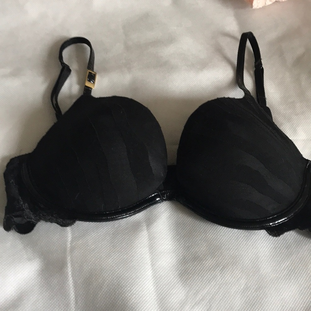 Victoria secret bra never been worn